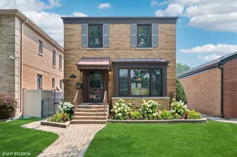 6221 N Tripp Ave, Chicago, IL 60646