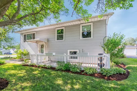 1102 Basin Dr, Lockport, IL 60441