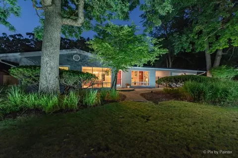 821 Greenwood Ave, Carpentersville, IL 60110