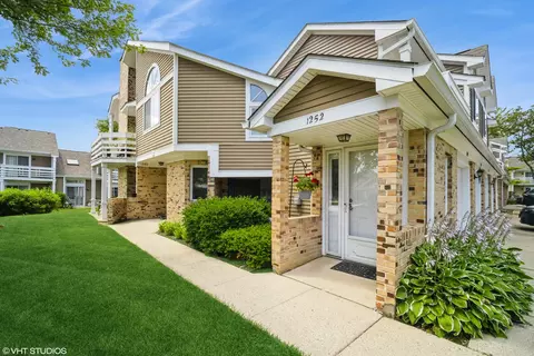 1252 Ranchview Ct, Buffalo Grove, IL 60089