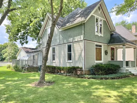 214 S 7th St, West Dundee, IL 60118 photo 2