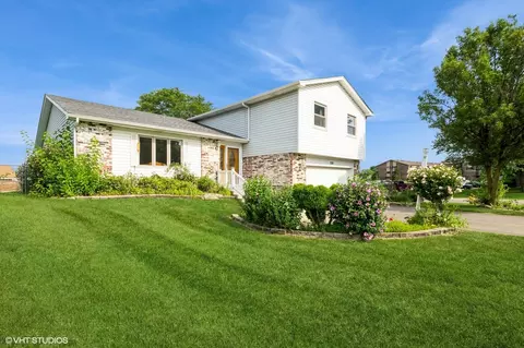 536 Eagle View Dr, Carol Stream, IL 60188 photo 2