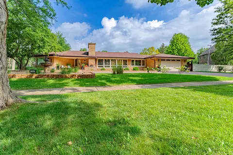 711 E Greenview Rd, Itasca, IL 60143
