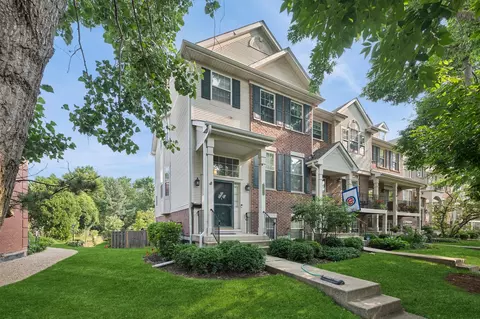 2106 Rugen Rd #B, Glenview, IL 60026