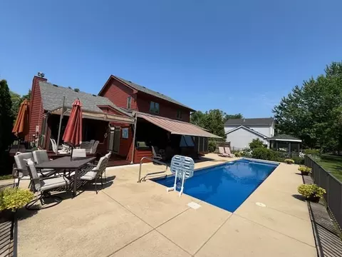 301 Mainsail Dr, Third Lake, IL 60030 photo 2