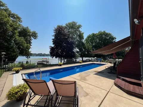 301 Mainsail Dr, Third Lake, IL 60030 photo 5