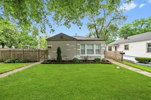 9301 Raymond Ave, Oak Lawn, IL 60453