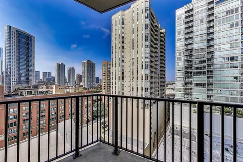 Exterior - Undisclosed, Chicago, IL 60654 photo 2 of 2