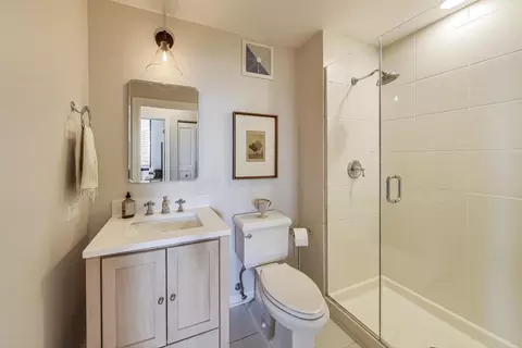 Bath - Undisclosed, Chicago, IL 60654 photo 2 of 2