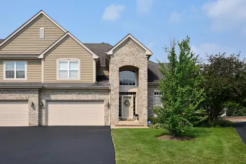 707 Fieldstone Ct, Inverness, IL 60010