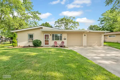 307 John St, North Aurora, IL 60542