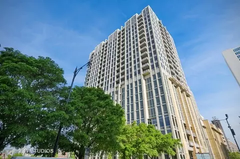 700 N Larrabee St #905, Chicago, IL 60654