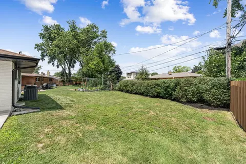 300 Lance Dr, Des Plaines, IL 60016 photo 34