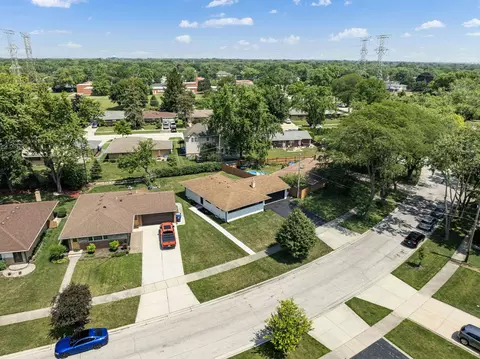 300 Lance Dr, Des Plaines, IL 60016 photo 36