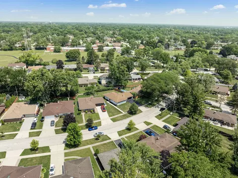 300 Lance Dr, Des Plaines, IL 60016 photo 39