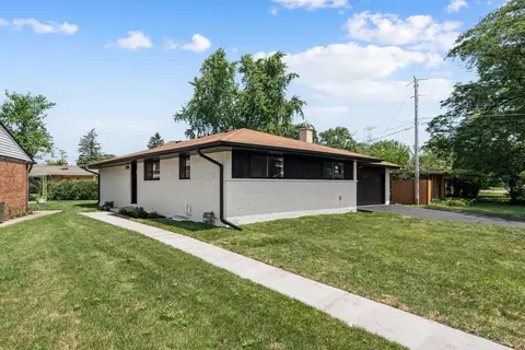 300 Lance Dr, Des Plaines, IL 60016 photo 3