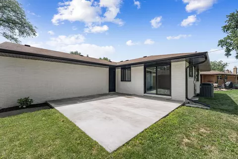 300 Lance Dr, Des Plaines, IL 60016 photo 32