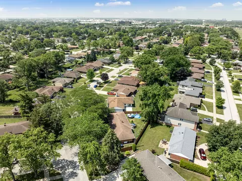 300 Lance Dr, Des Plaines, IL 60016 photo 38