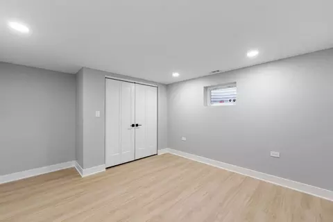 300 Lance Dr, Des Plaines, IL 60016 photo 25