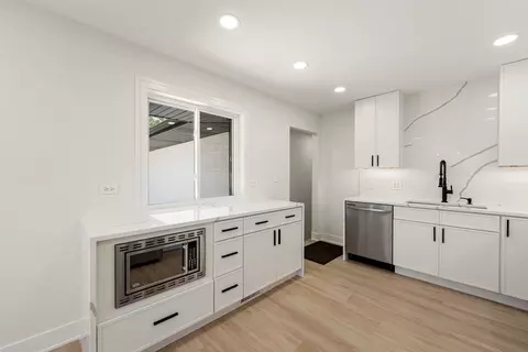 300 Lance Dr, Des Plaines, IL 60016 photo 7