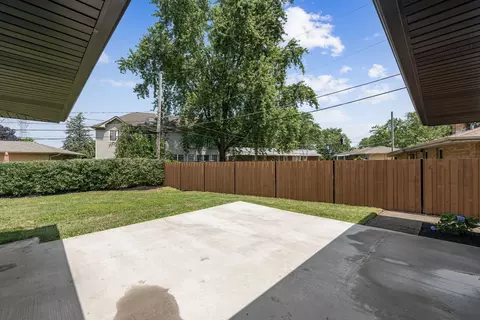 300 Lance Dr, Des Plaines, IL 60016 photo 30