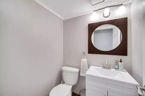 Bath - 2233 Appleby Dr, Wheaton, IL 60189 photo 1 of 3