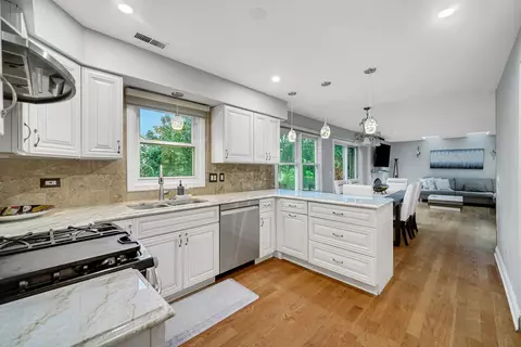 Kitchen - 2233 Appleby Dr, Wheaton, IL 60189 photo 1 of 4