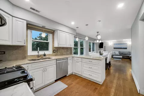 Kitchen - 2233 Appleby Dr, Wheaton, IL 60189 photo 4 of 4