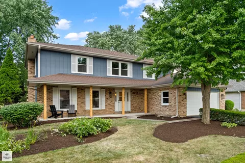 1212 W Keating Dr, Arlington Heights, IL 60005