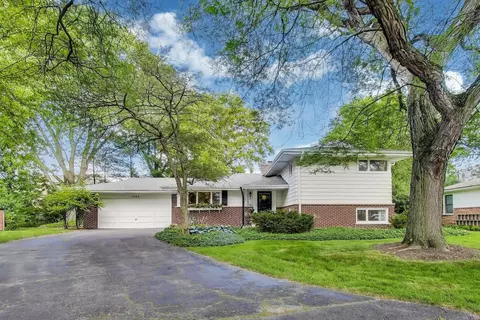 1525 Evergreen Ter, Glenview, IL 60025