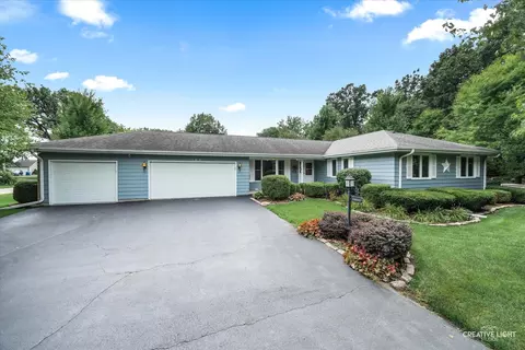 105 E Oak Knoll Dr, Hinckley, IL 60520