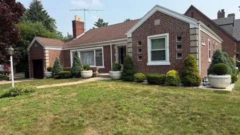 5808 N Forest Glen Ave, Chicago, IL 60646