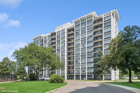8801 Golf Rd #5B, Niles, IL 60714