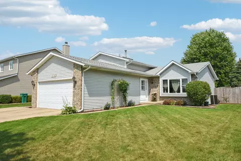 1616 N Overlook Dr, Joliet, IL 60431