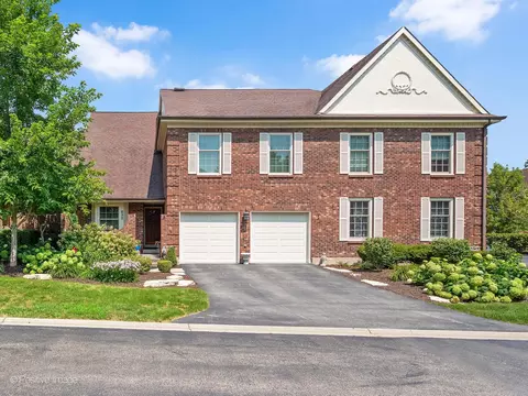 832 N Driveway Rd, Glen Ellyn, IL 60137