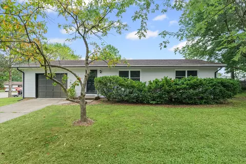 2207 E Country Squire Dr, Urbana, IL 61802