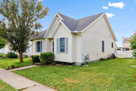 Exterior - 1003 Perry Ln, Normal, IL 61761 photo 4 of 4