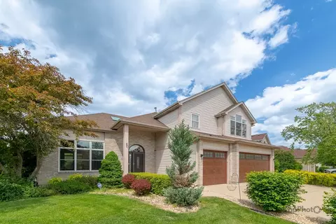 674 Goldenrod Dr, Bolingbrook, IL 60440