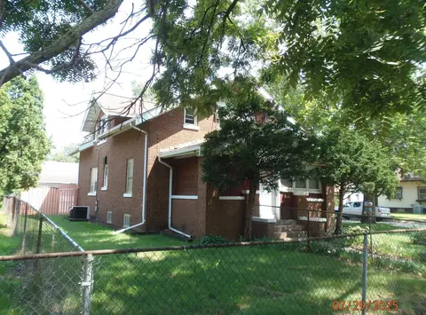 2142 S 6th St, Rockford, IL 61104