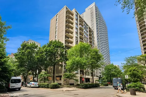 1450 N Astor St #6B, Chicago, IL 60610