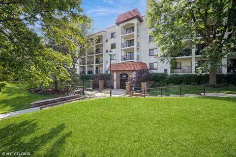 350 Plum Creek Dr #206, Wheeling, IL 60090