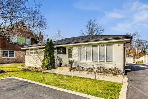 2502 Central Rd, Glenview, IL 60025