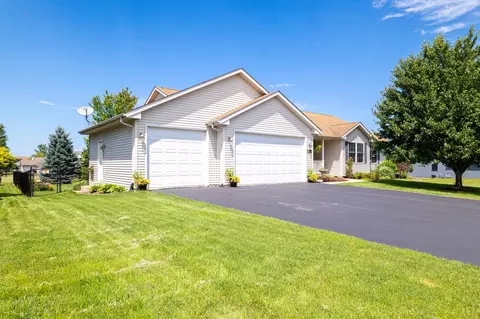 553 Countryside Dr, Stillman Valley, IL 61084