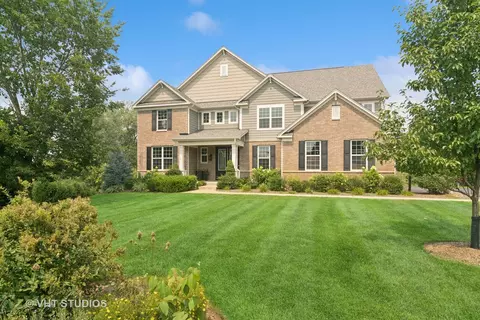 25560 W Tara Dr, Barrington, IL 60010