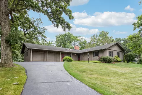 205 Sherwood Rd, Elgin, IL 60120