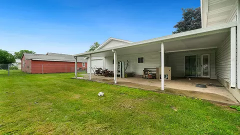 Exterior - 3101 Prophet Rd, Rock Falls, IL 61071 photo 4 of 11