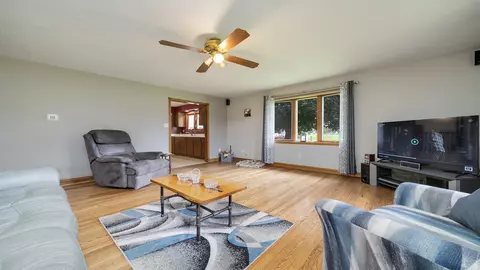 Living - 3101 Prophet Rd, Rock Falls, IL 61071 photo 2 of 2