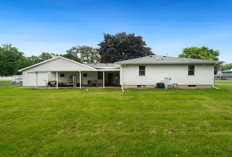 Exterior - 3101 Prophet Rd, Rock Falls, IL 61071 photo 2 of 11