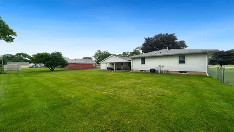 Exterior - 3101 Prophet Rd, Rock Falls, IL 61071 photo 6 of 11