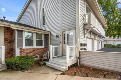 213 Dartmouth Ct #D, Bloomingdale, IL 60108